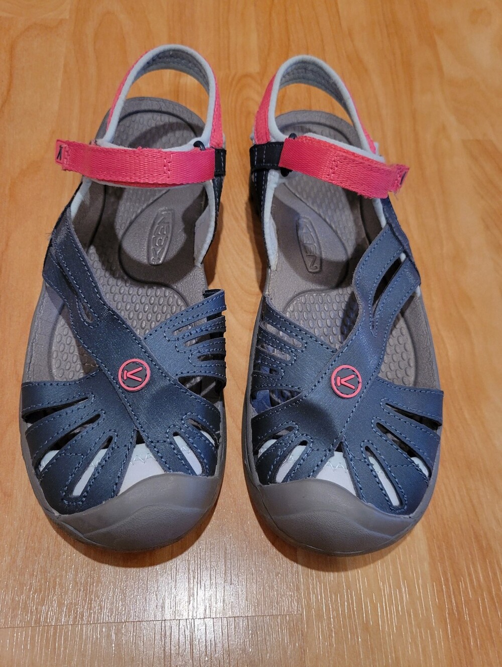 Keen Women's Rose Closed Toe Sport Sandals Size 6 New Blue And Pink